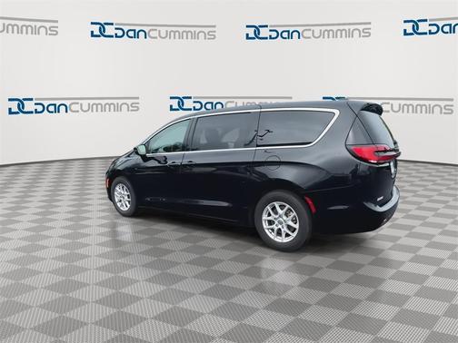 2023 Chrysler Pacifica Touring-L