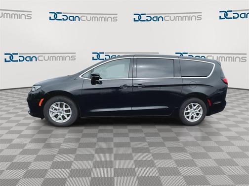 2023 Chrysler Pacifica Touring-L