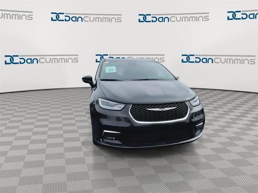 2023 Chrysler Pacifica Touring-L