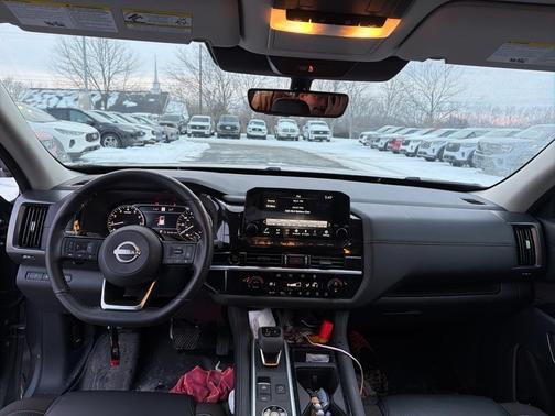 2025 Nissan Pathfinder SL