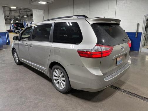2017 Toyota Sienna 