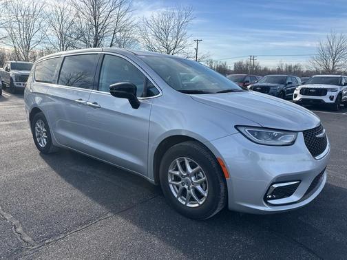 2024 Chrysler Pacifica Touring-L