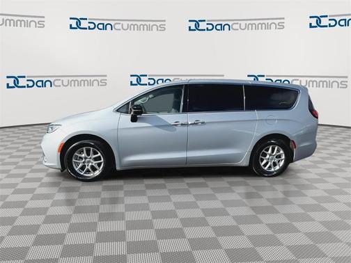 2024 Chrysler Pacifica Touring-L