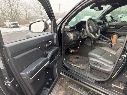 2025 Toyota Tacoma Hybrid TRD