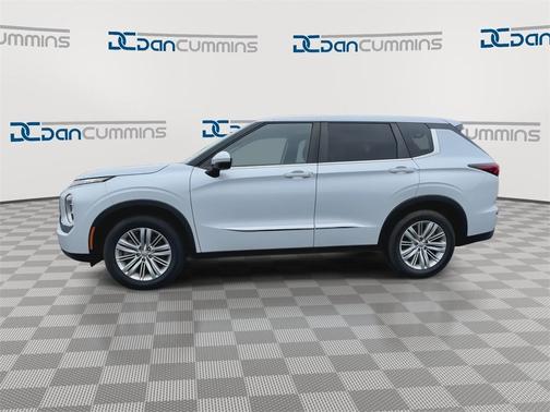 2022 Mitsubishi Outlander ES