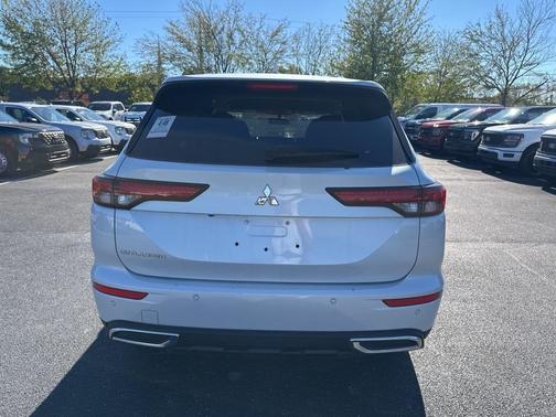 2022 Mitsubishi Outlander ES