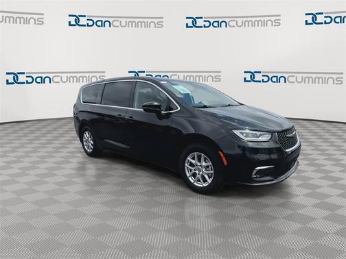 2023 Chrysler Pacifica Touring-L
