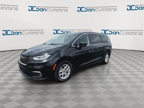 2023 Chrysler Pacifica Touring-L