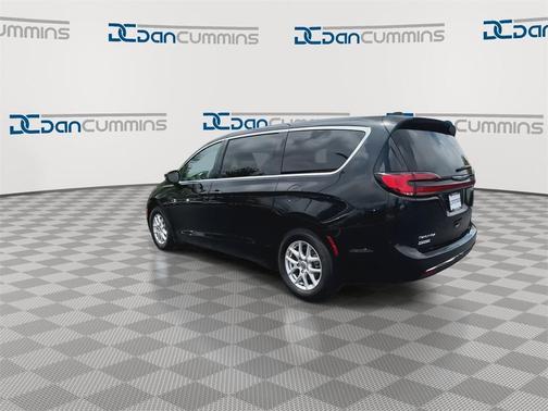 2023 Chrysler Pacifica Touring-L