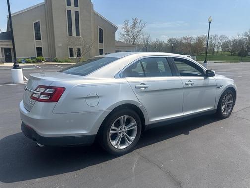 2013 Ford Taurus SEL