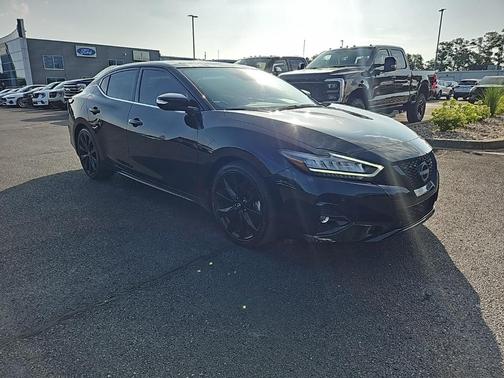 2023 Nissan Maxima SR