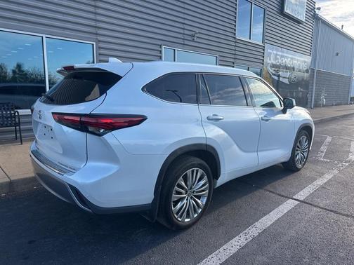 2023 Toyota Highlander Platinum