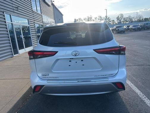 2023 Toyota Highlander Platinum