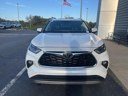 2023 Toyota Highlander Platinum
