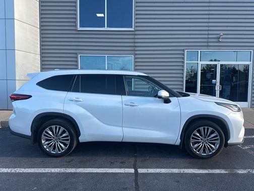 2023 Toyota Highlander Platinum