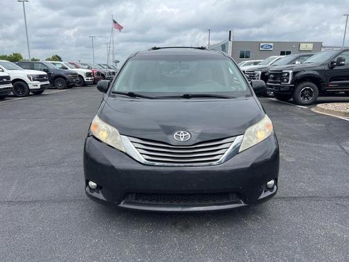 2013 Toyota Sienna XLE