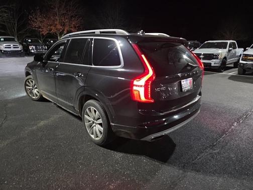 2017 Volvo XC90 T6 Momentum