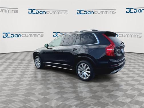 2017 Volvo XC90 T6 Momentum