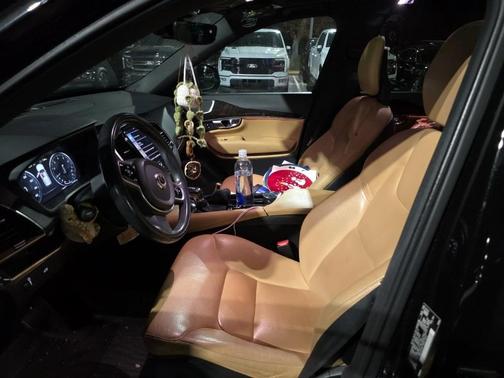 2017 Volvo XC90 T6 Momentum