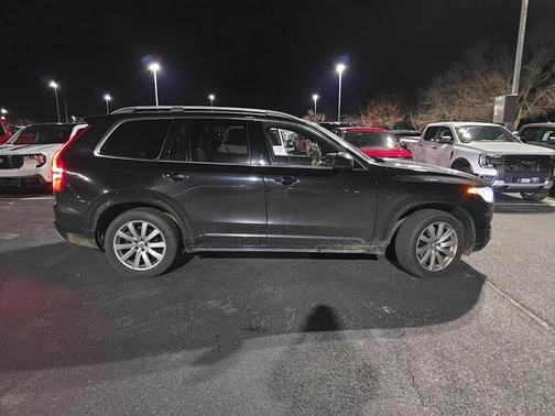 2017 Volvo XC90 T6 Momentum
