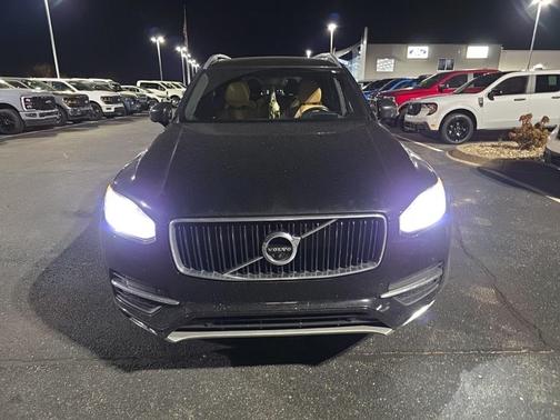 2017 Volvo XC90 T6 Momentum