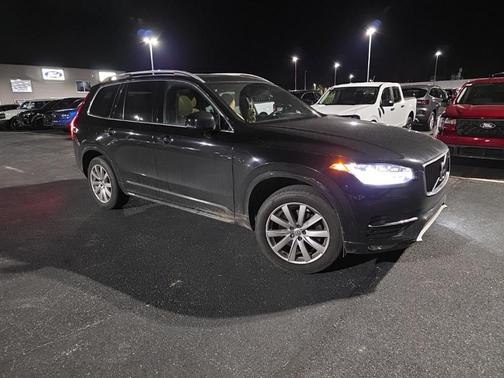 2017 Volvo XC90 T6 Momentum