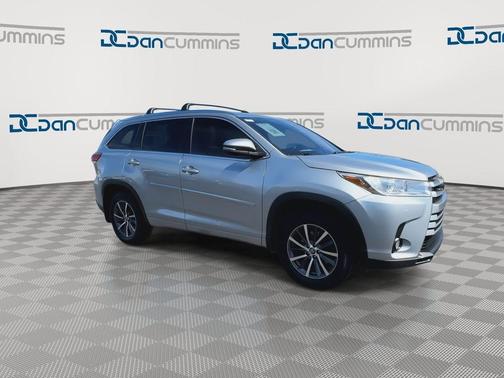 Celestial Silver Metallic 2018 Toyota Highlander XLE