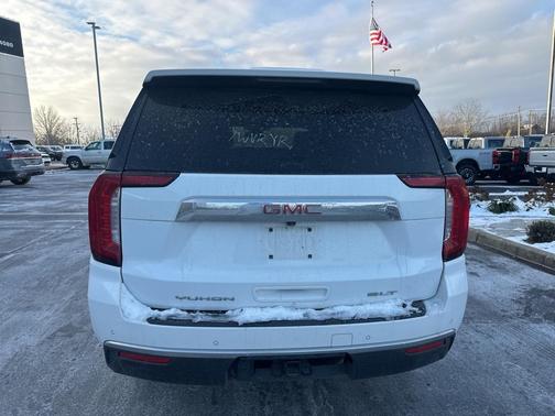 2023 GMC Yukon SLT