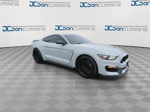 2017 Ford Shelby GT350 Base