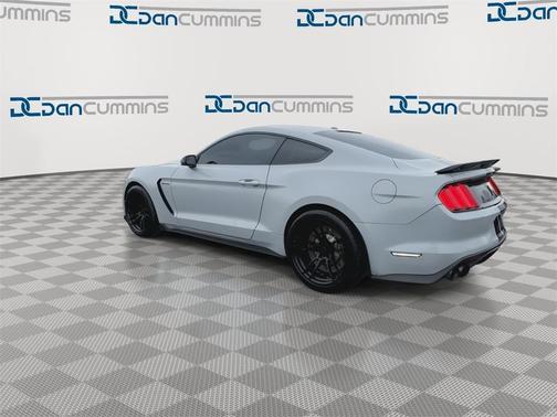 2017 Ford Shelby GT350 Base