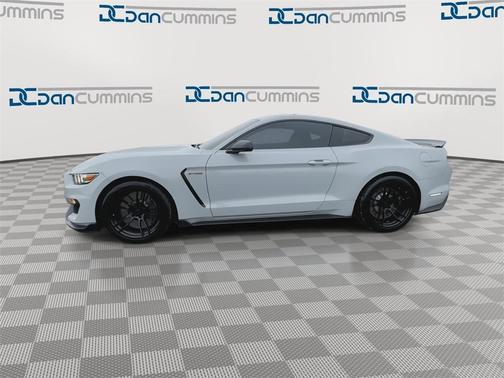 2017 Ford Shelby GT350 Base