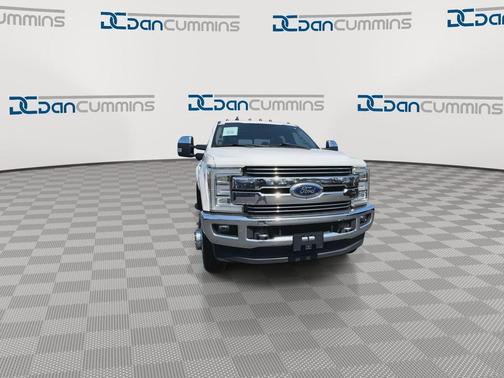 White Platinum Clearcoat Metallic 2019 Ford F-350 Lariat Super Duty