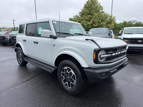 Avalanche Gray 2026 Ford Bronco Outer Banks