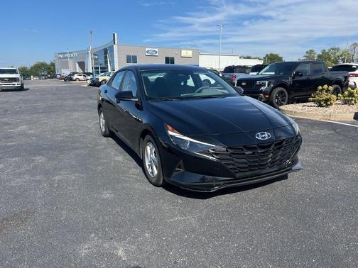 2023 Hyundai ELANTRA SE
