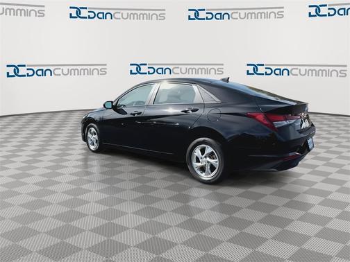 2023 Hyundai ELANTRA SE