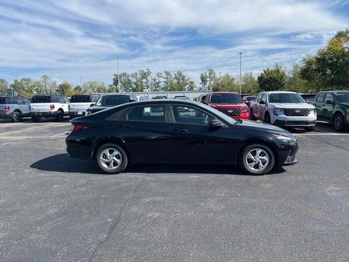 2023 Hyundai ELANTRA SE