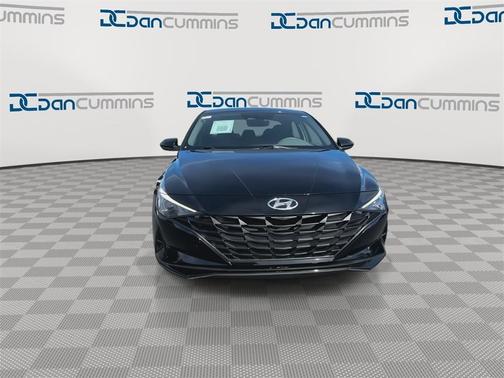 2023 Hyundai ELANTRA SE