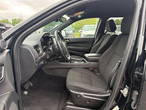 DB Black Crystal Clearcoat 2023 Dodge Durango GT