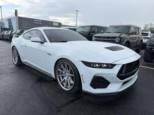 Oxford White 2025 Ford Mustang GT Premium
