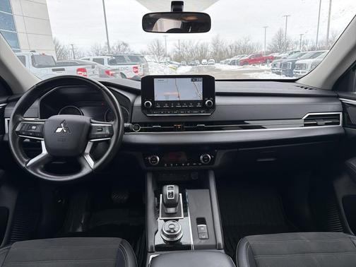 2024 Mitsubishi Outlander SE