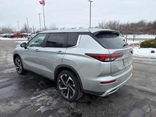 2024 Mitsubishi Outlander SE