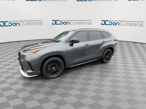 Magnetic Gray Metallic 2023 Toyota Highlander XSE