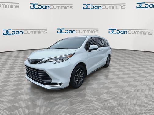 2025 Toyota Sienna Platinum 7 Passenger