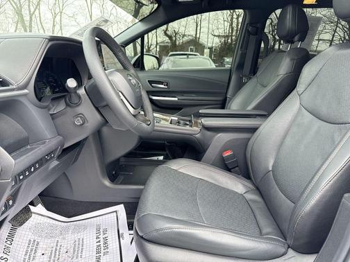 2025 Toyota Sienna Platinum 7 Passenger