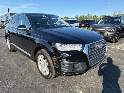 Night Black 2019 Audi Q7 55 Premium Plus