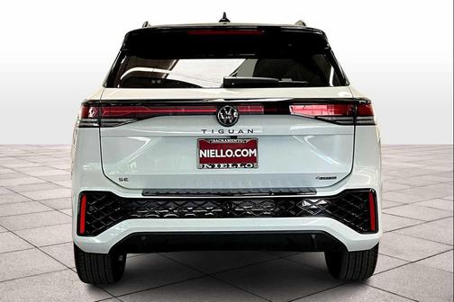 2025 Volkswagen Tiguan 2.0T SE R-Line Black 4MOTION