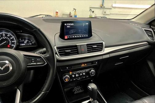 2018 Mazda Mazda3 Touring