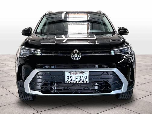 Deep Black Pearl Effect 2025 Volkswagen Taos 1.5T SE