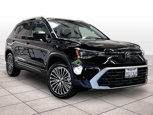 Deep Black Pearl Effect 2025 Volkswagen Taos 1.5T SE