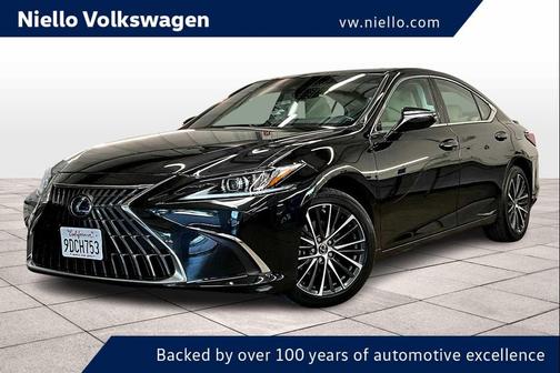 2022 Lexus ES 300h Base